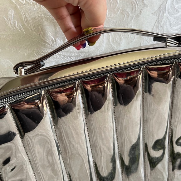 chrome reflective gunmetal case zip with handle landcome promo bag - Picture 6 of 7